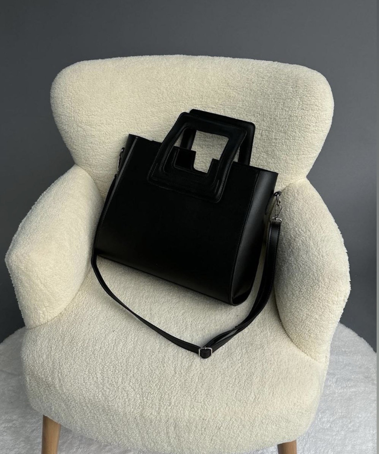 86e26a8b-6b6f-4f28-8bf8-d95eea727508